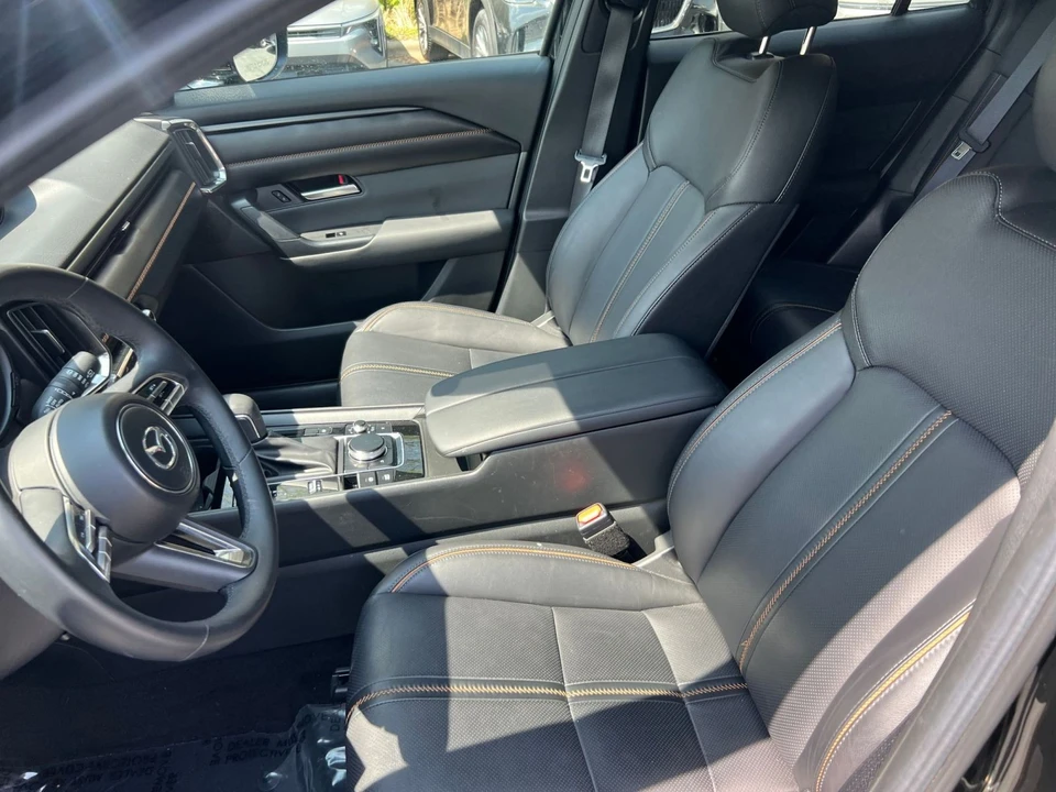 2025 Mazda CX-50 - Image 19 of 31