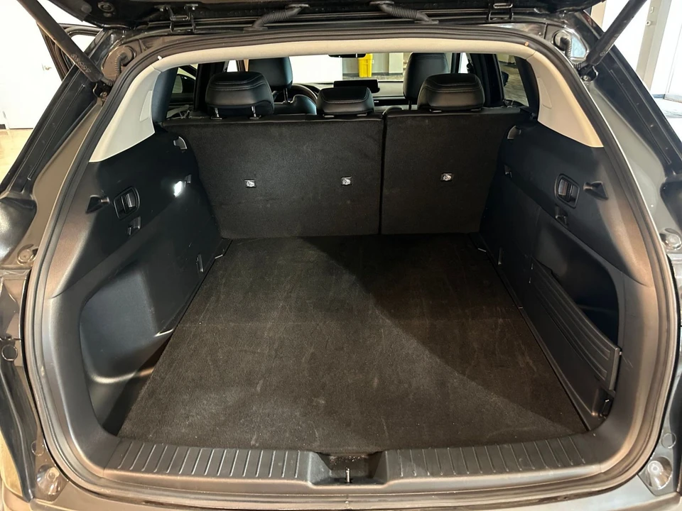 2025 Mazda CX-50 - Image 28 of 31