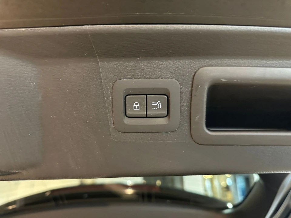 2025 Mazda CX-50 - Image 19 of 31