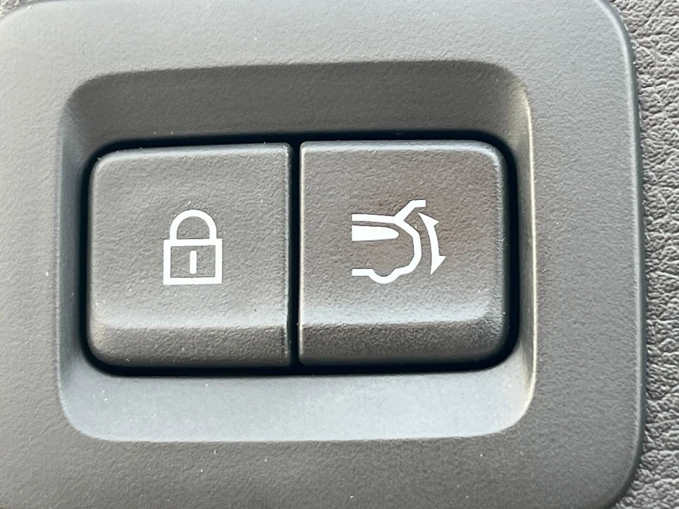 2025 Mazda CX-50 - Image 25 of 31