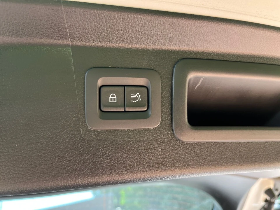2025 Mazda CX-50 - Image 19 of 31