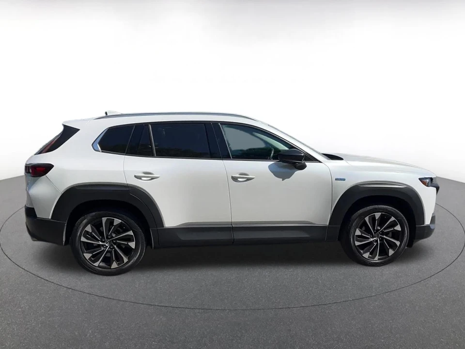2025 Mazda CX-50 - Image 13 of 31