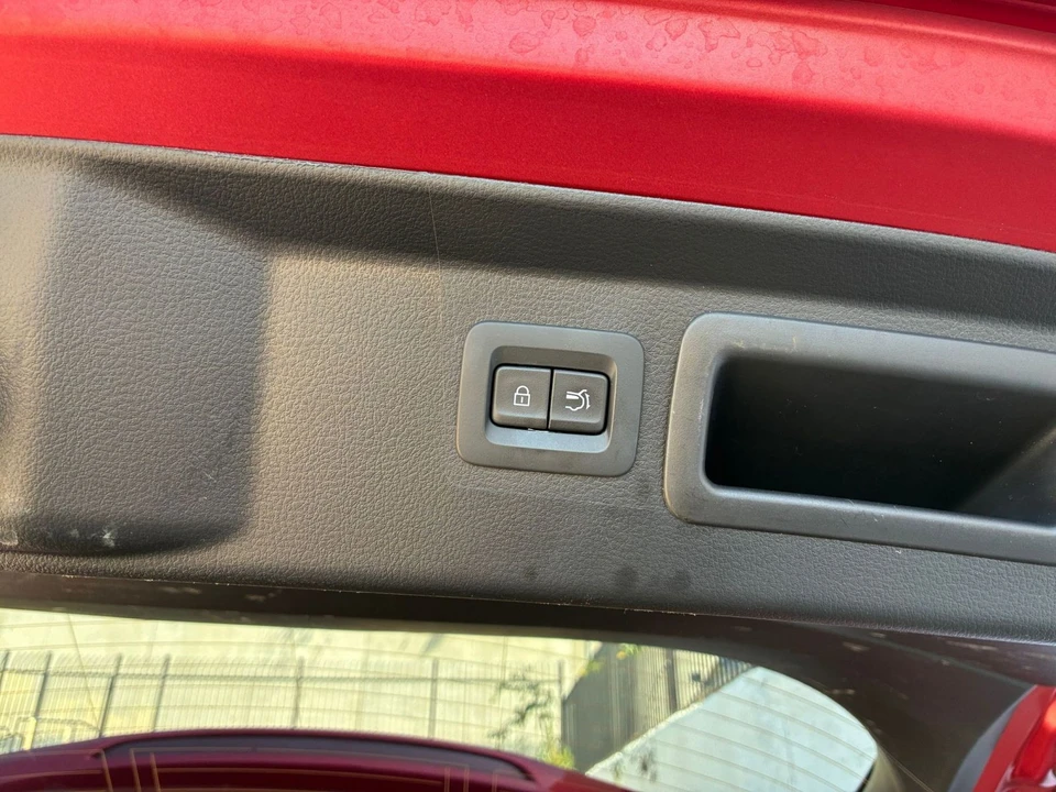 2025 Mazda CX-50 - Image 19 of 31