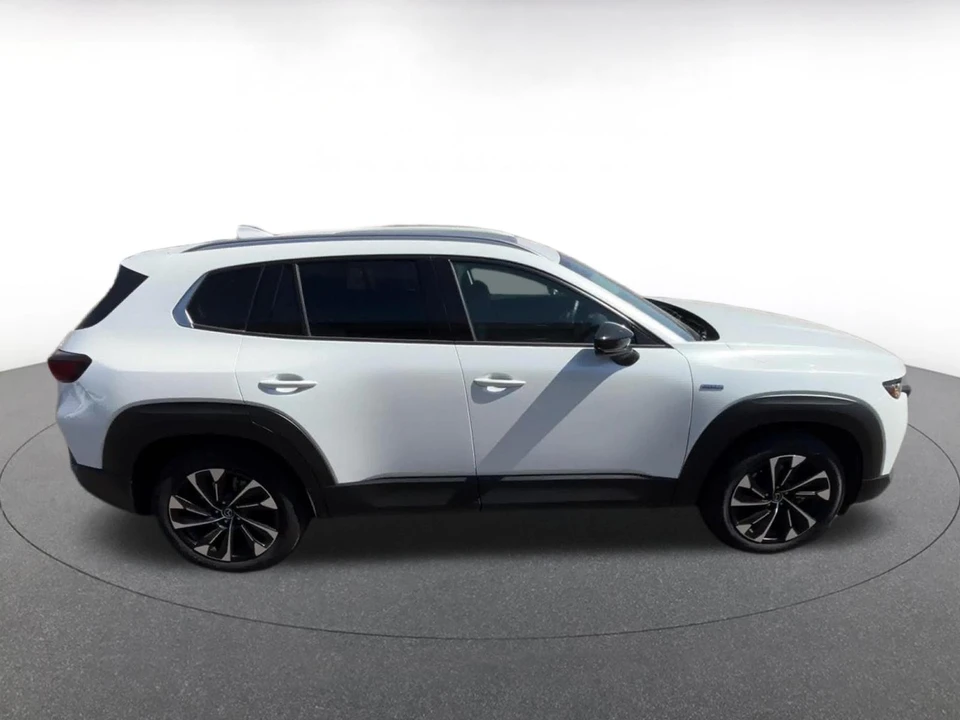 2025 Mazda CX-50 - Image 13 of 31