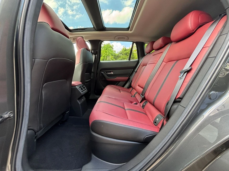 2025 Mazda CX-50 - Image 19 of 31