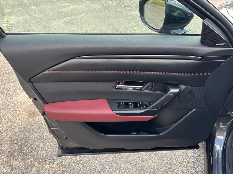 2025 Mazda CX-50 - Image 15 of 31