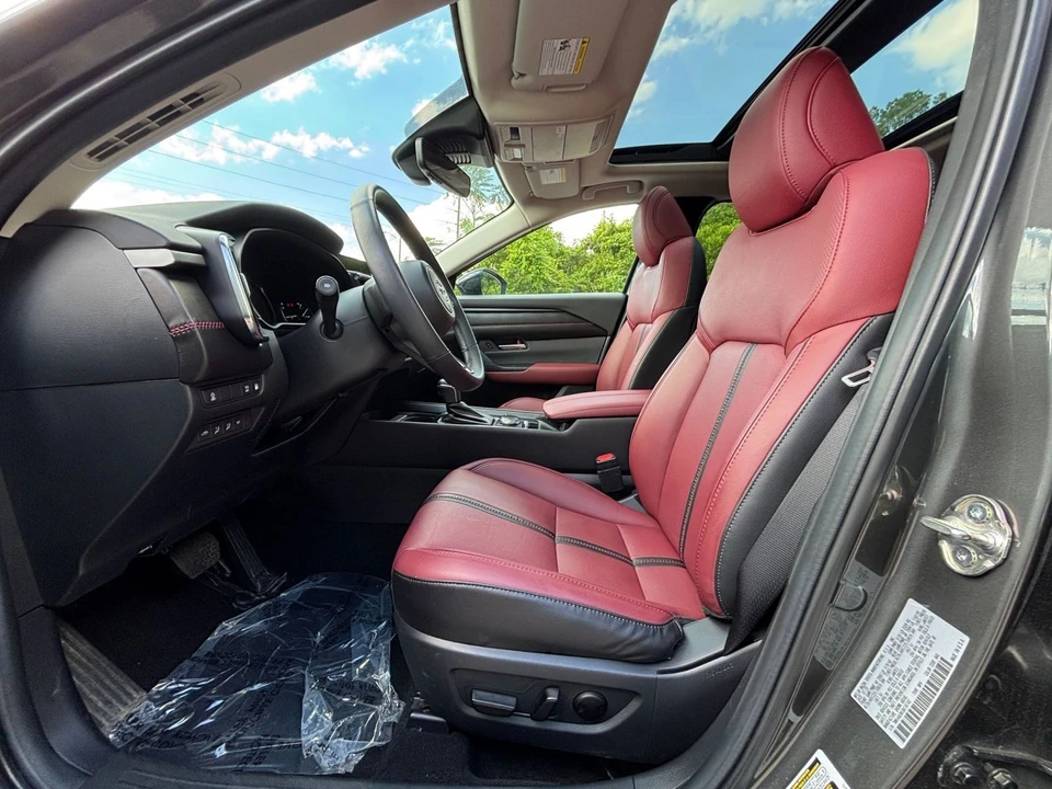 2025 Mazda CX-50 - Image 20 of 31