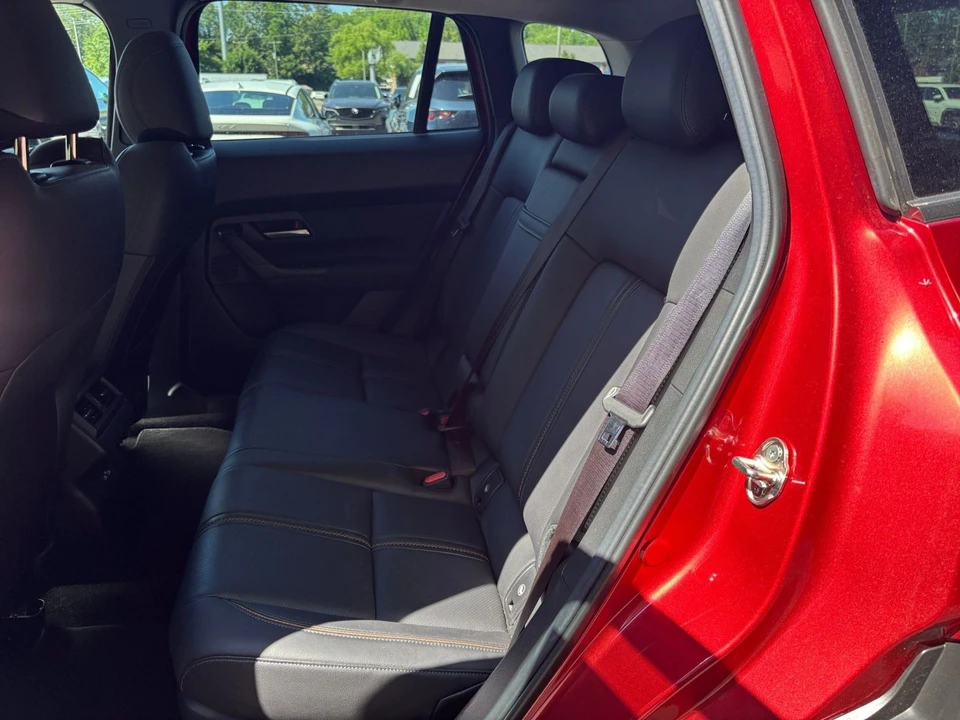 2025 Mazda CX-50 - Image 24 of 31
