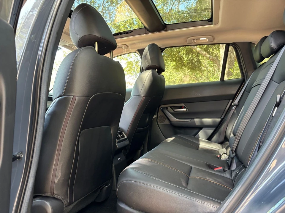 2025 Mazda CX-50 - Image 25 of 31