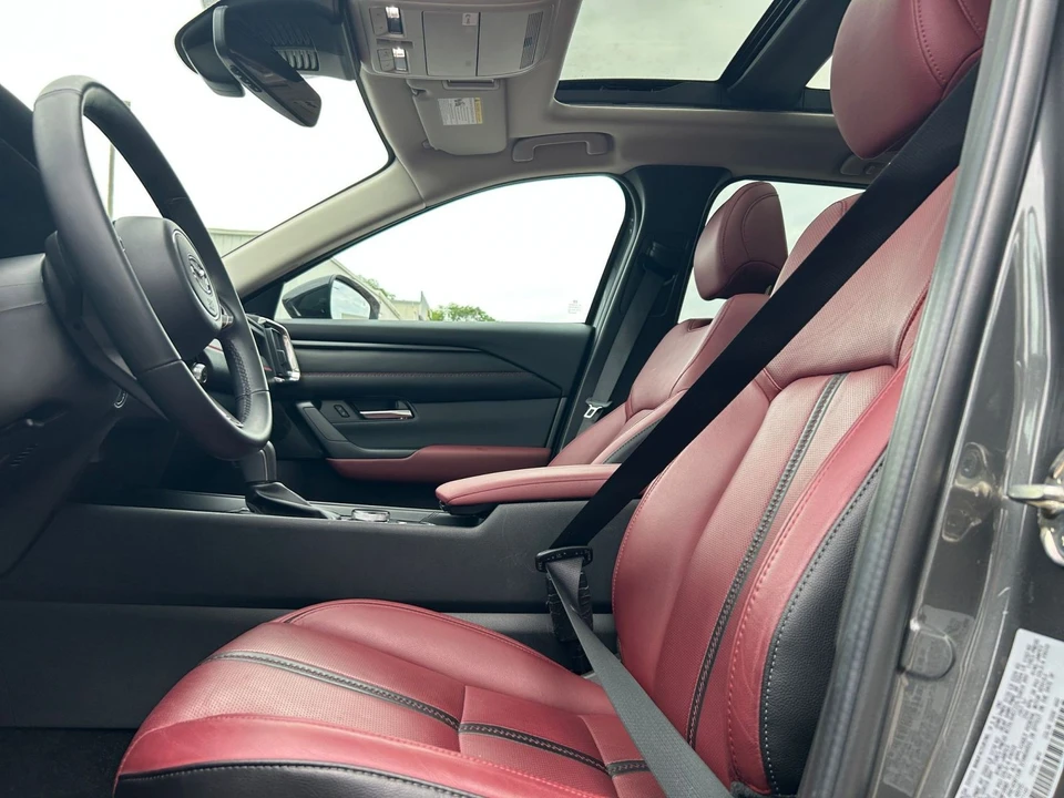 2025 Mazda CX-50 - Image 25 of 31