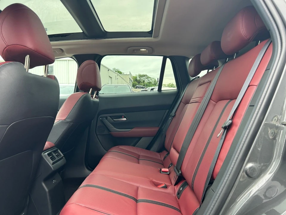 2025 Mazda CX-50 - Image 24 of 31