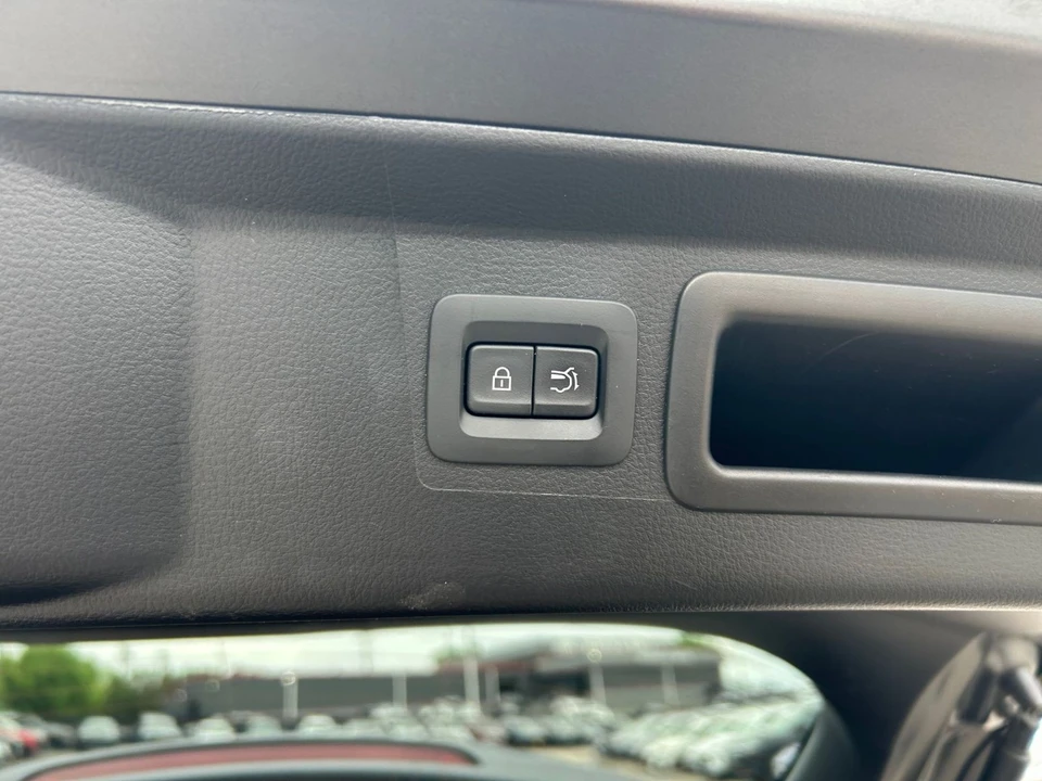 2025 Mazda CX-50 - Image 18 of 31