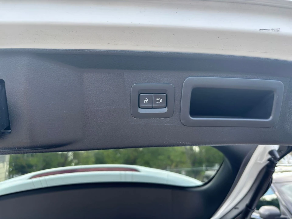 2025 Mazda CX-50 - Image 21 of 31