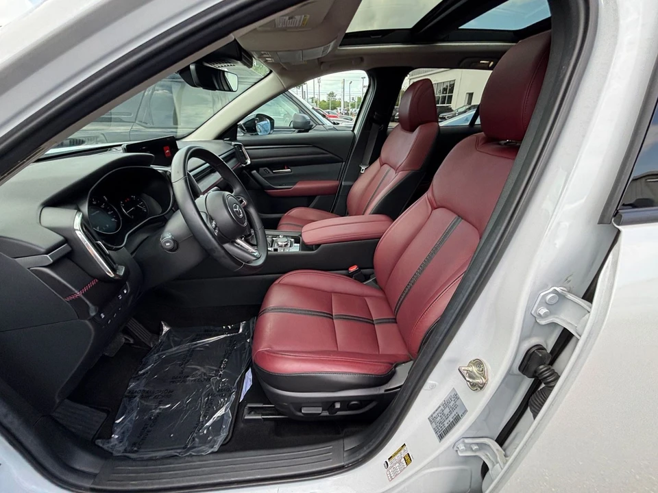 2025 Mazda CX-50 - Image 30 of 31