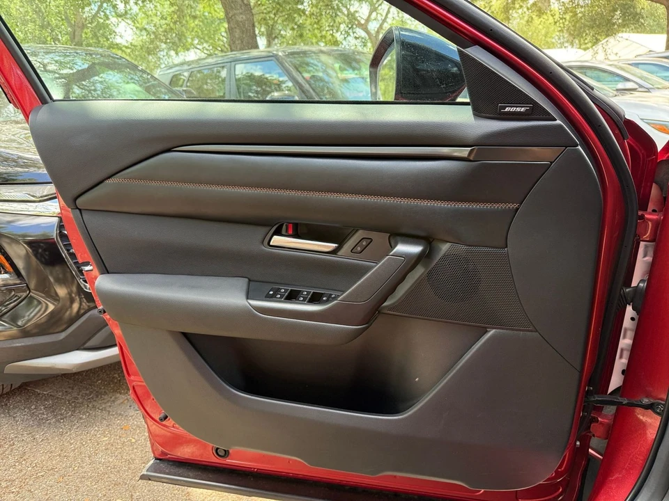 2025 Mazda CX-50 - Image 16 of 31