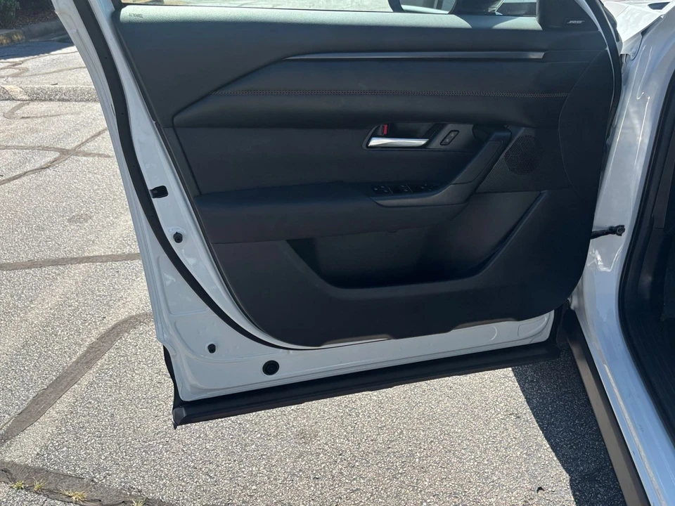 2025 Mazda CX-50 - Image 17 of 31