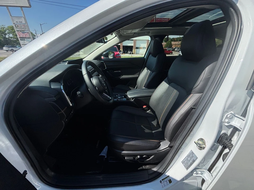 2025 Mazda CX-50 - Image 25 of 31