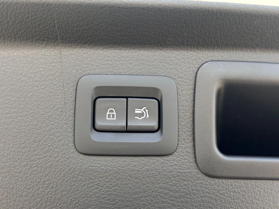2025 Mazda CX-50 - Image 21 of 31