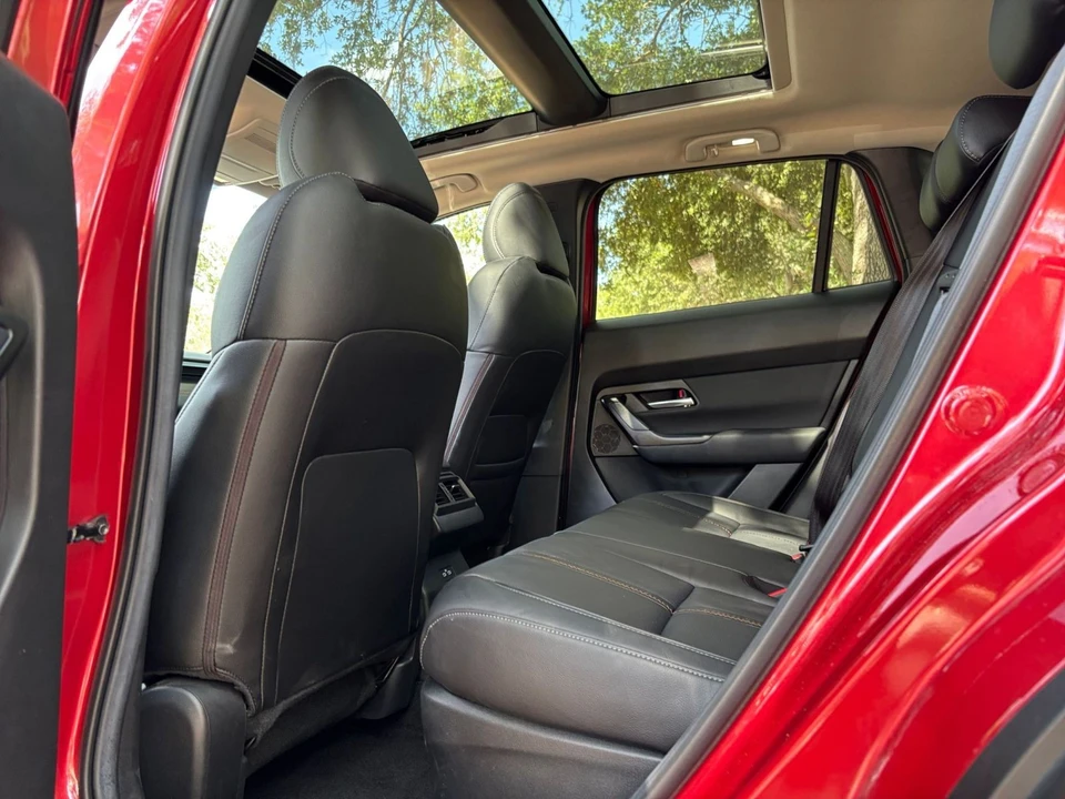 2025 Mazda CX-50 - Image 23 of 31