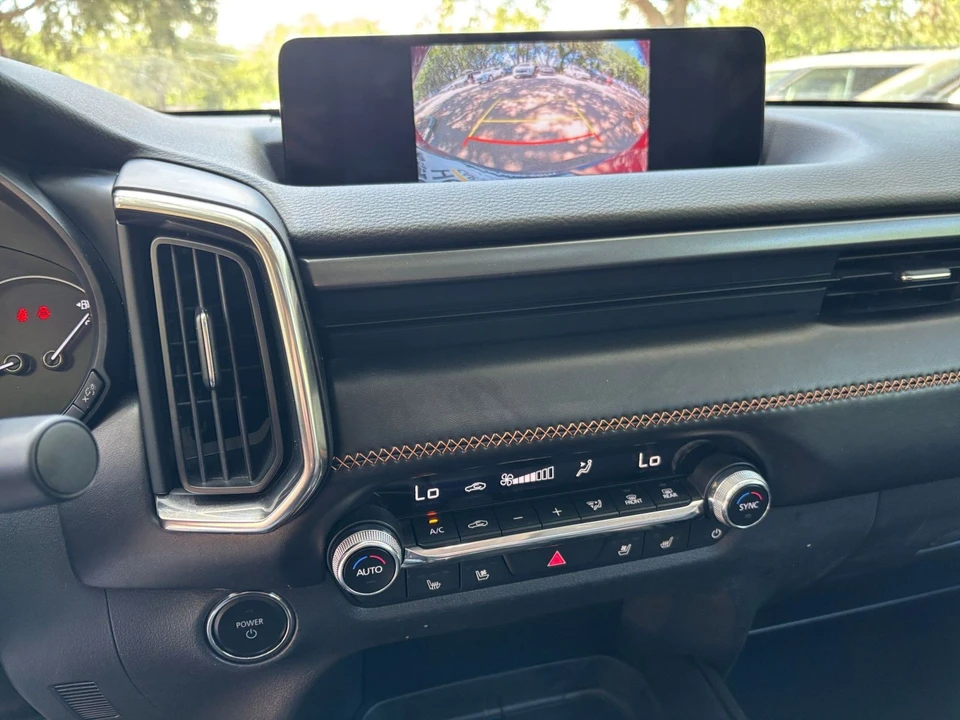 2025 Mazda CX-50 - Image 14 of 31
