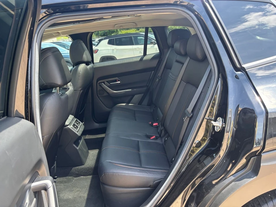 2025 Mazda CX-50 - Image 24 of 31