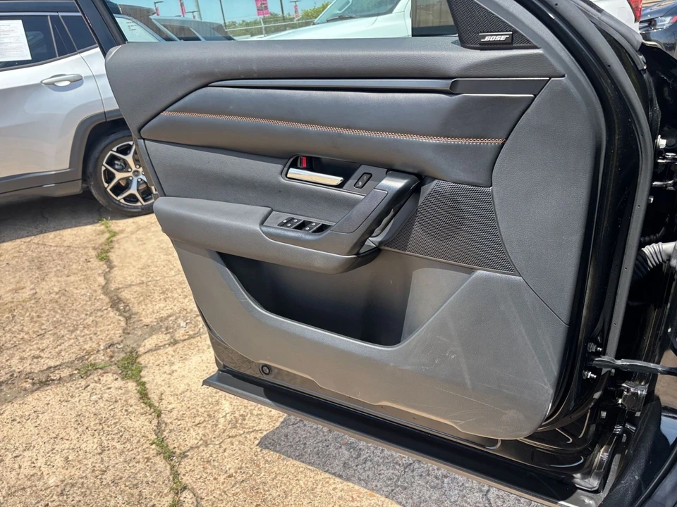 2025 Mazda CX-50 - Image 17 of 31