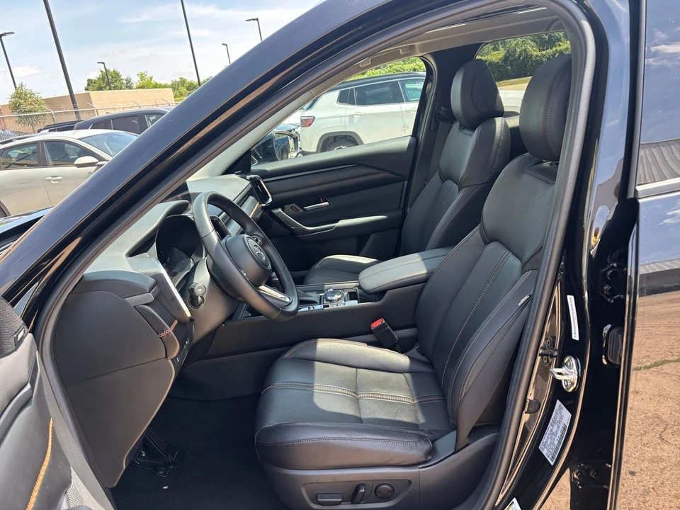2025 Mazda CX-50 - Image 25 of 31