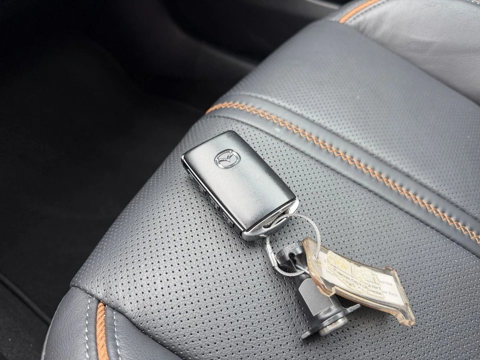2025 Mazda CX-50 - Image 18 of 31