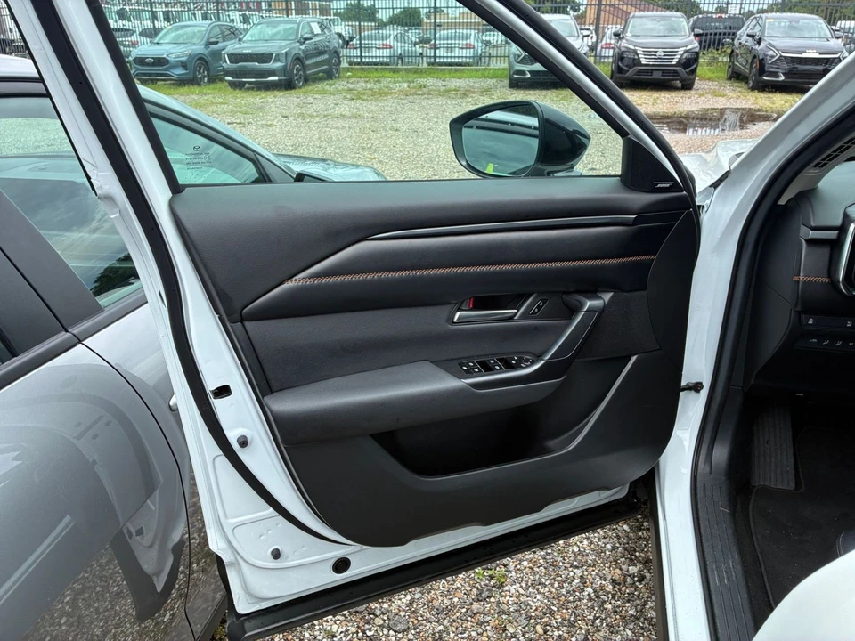 2025 Mazda CX-50 - Image 20 of 31