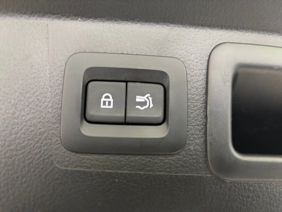 2025 Mazda CX-50 - Image 23 of 31