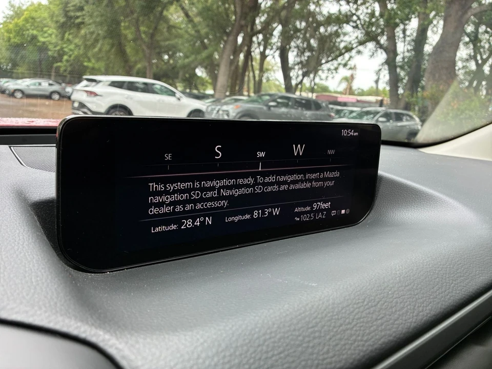 2025 Mazda CX-50 - Image 16 of 31