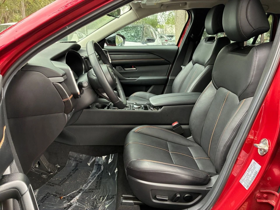 2025 Mazda CX-50 - Image 24 of 31
