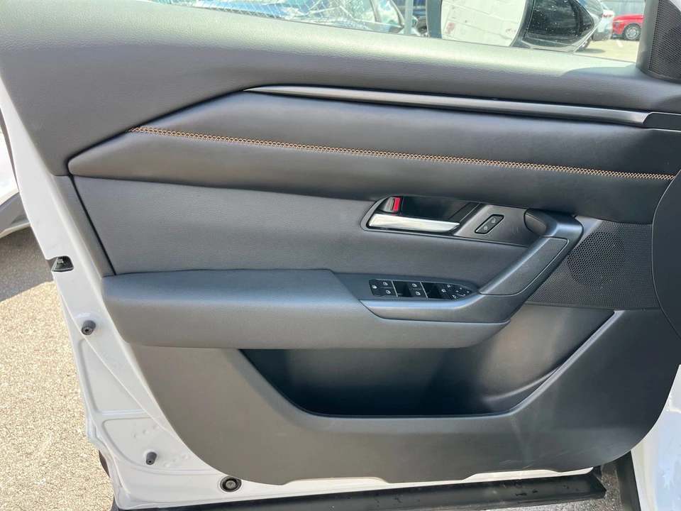 2025 Mazda CX-50 - Image 17 of 31