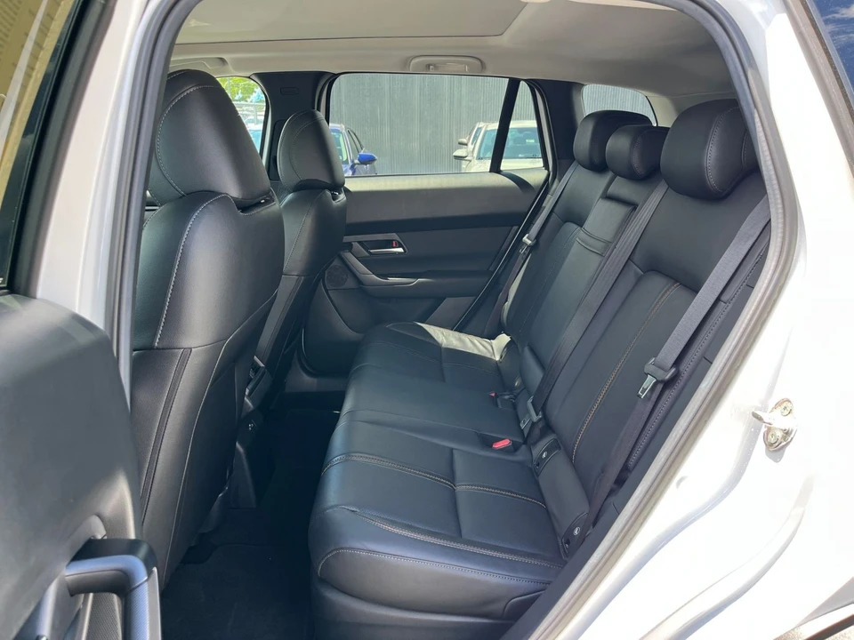 2025 Mazda CX-50 - Image 24 of 31