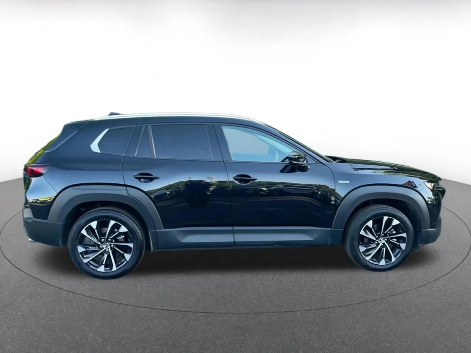 2025 Mazda CX-50 - Image 17 of 31