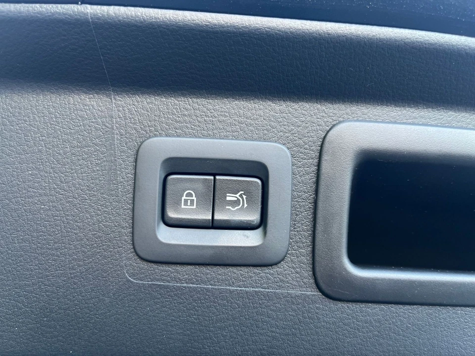 2025 Mazda CX-50 - Image 22 of 31