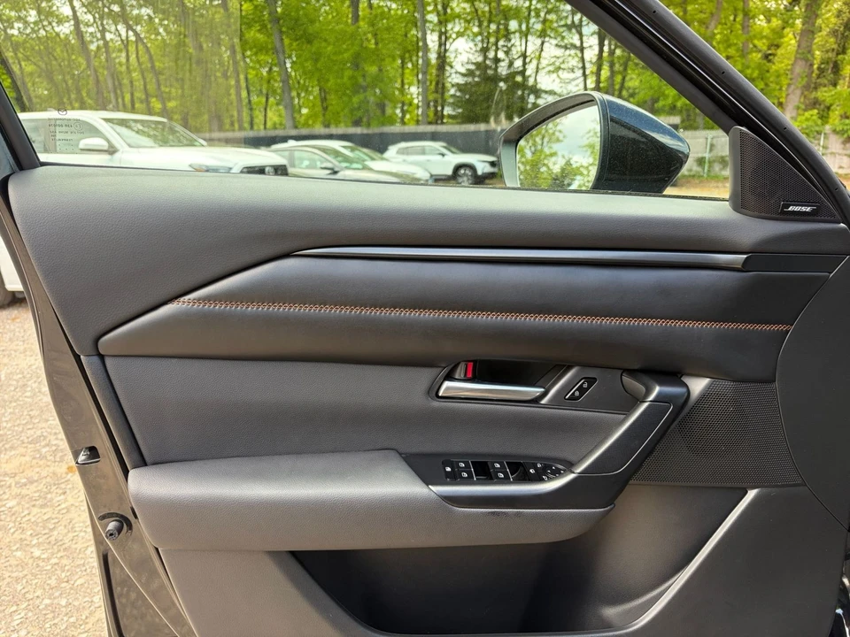 2025 Mazda CX-50 - Image 17 of 31