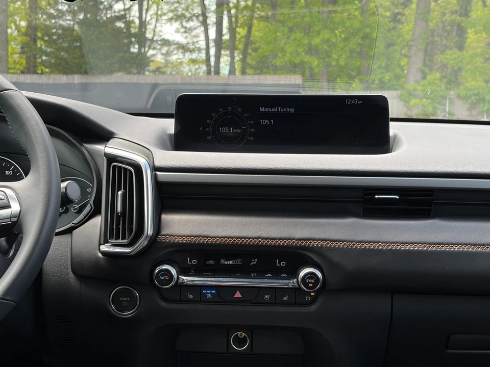 2025 Mazda CX-50 - Image 16 of 31