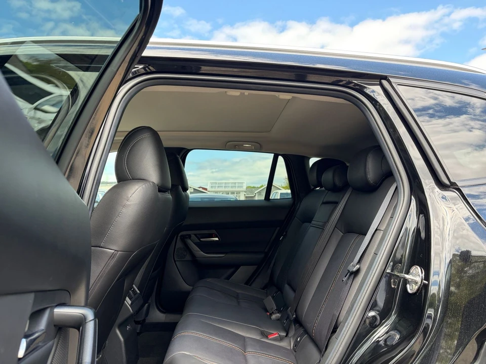 2025 Mazda CX-50 - Image 24 of 31
