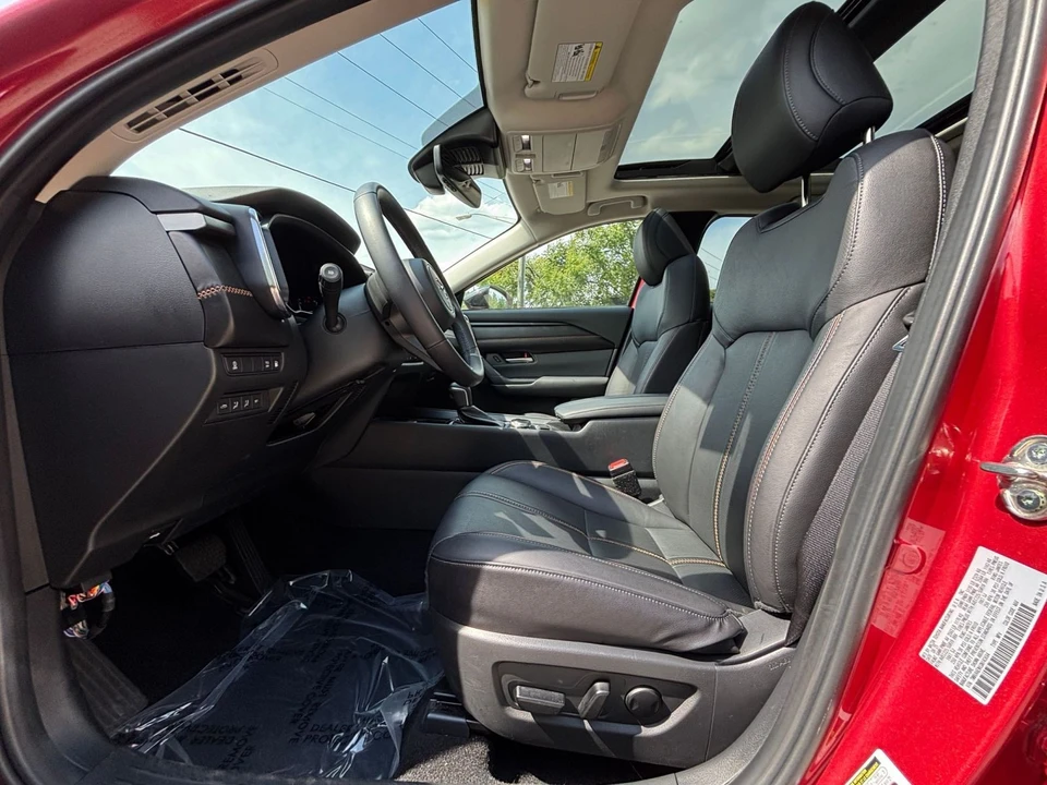 2025 Mazda CX-50 - Image 20 of 31