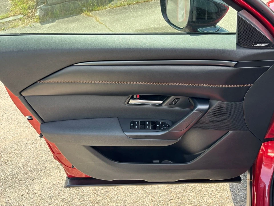 2025 Mazda CX-50 - Image 17 of 31
