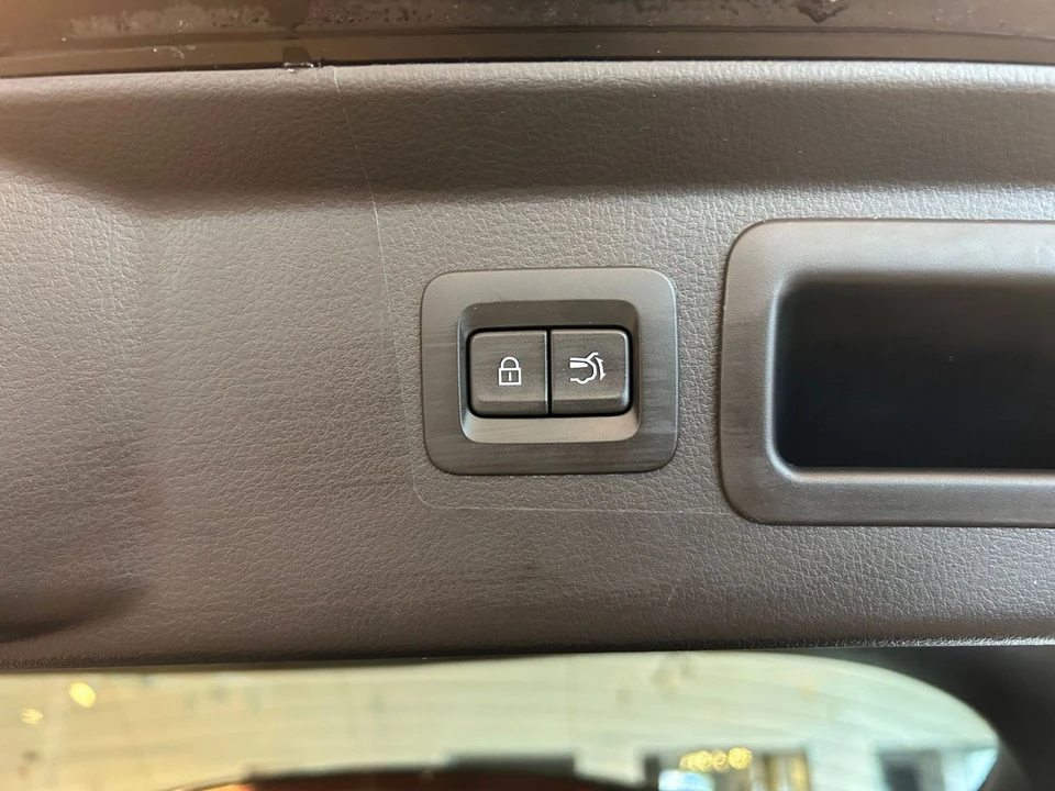 2025 Mazda CX-50 - Image 24 of 31