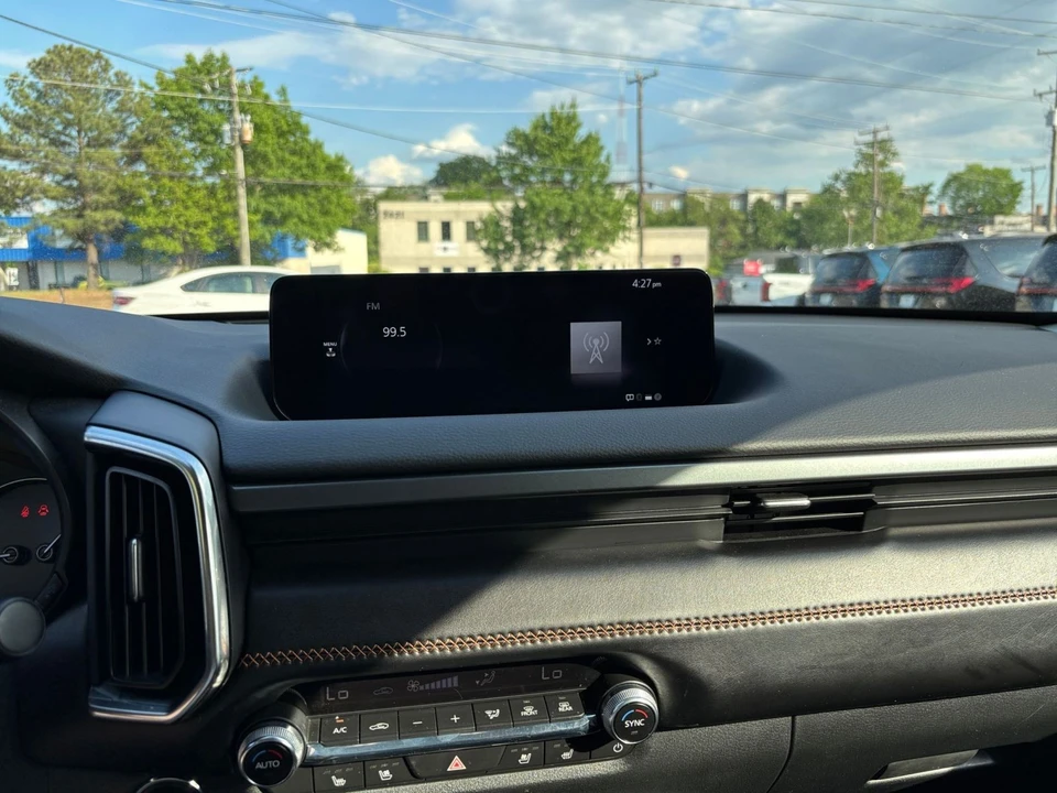 2025 Mazda CX-50 - Image 14 of 31