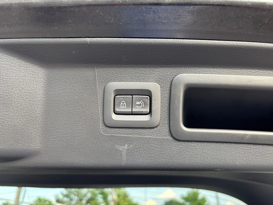 2025 Mazda CX-50 - Image 19 of 31