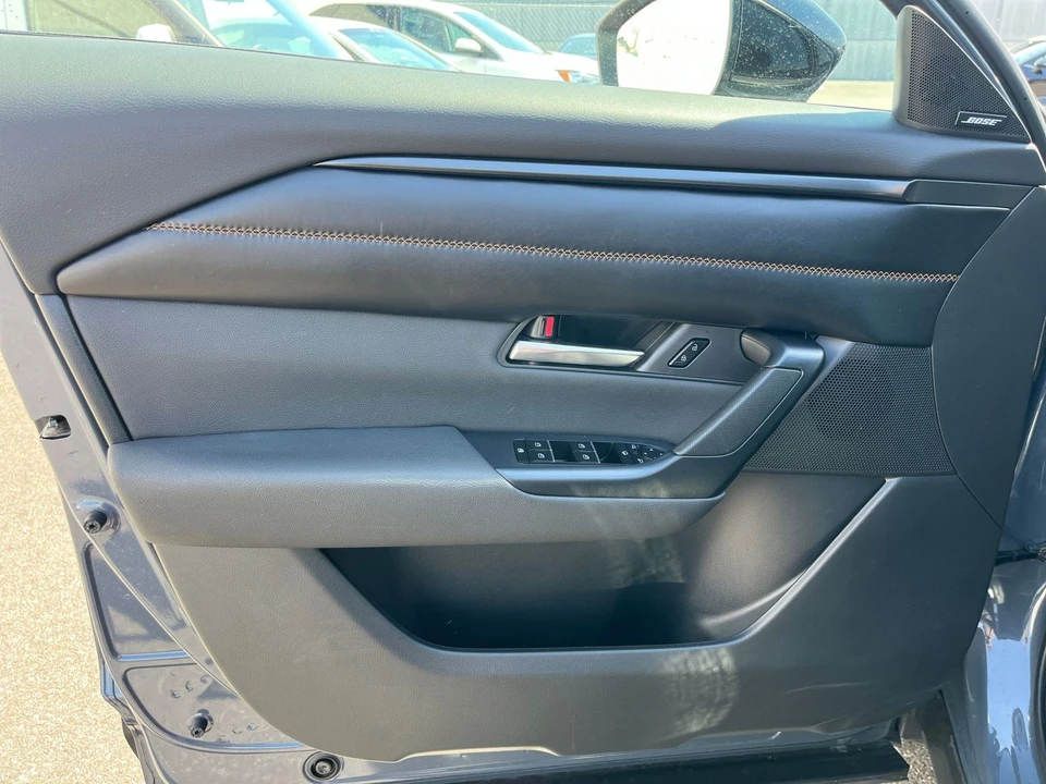 2025 Mazda CX-50 - Image 15 of 31