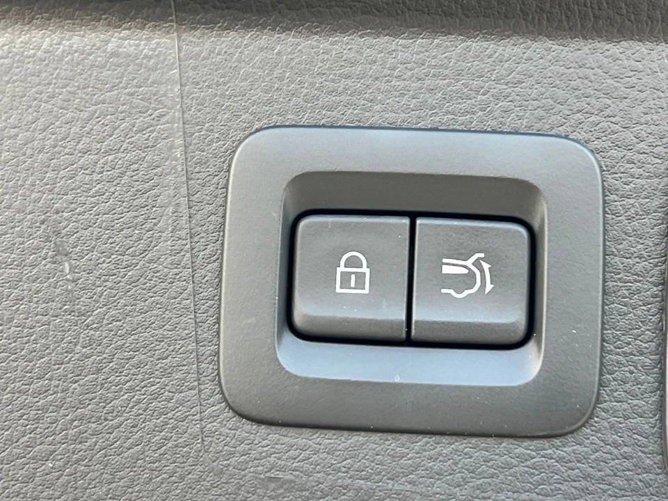 2025 Mazda CX-50 - Image 19 of 31