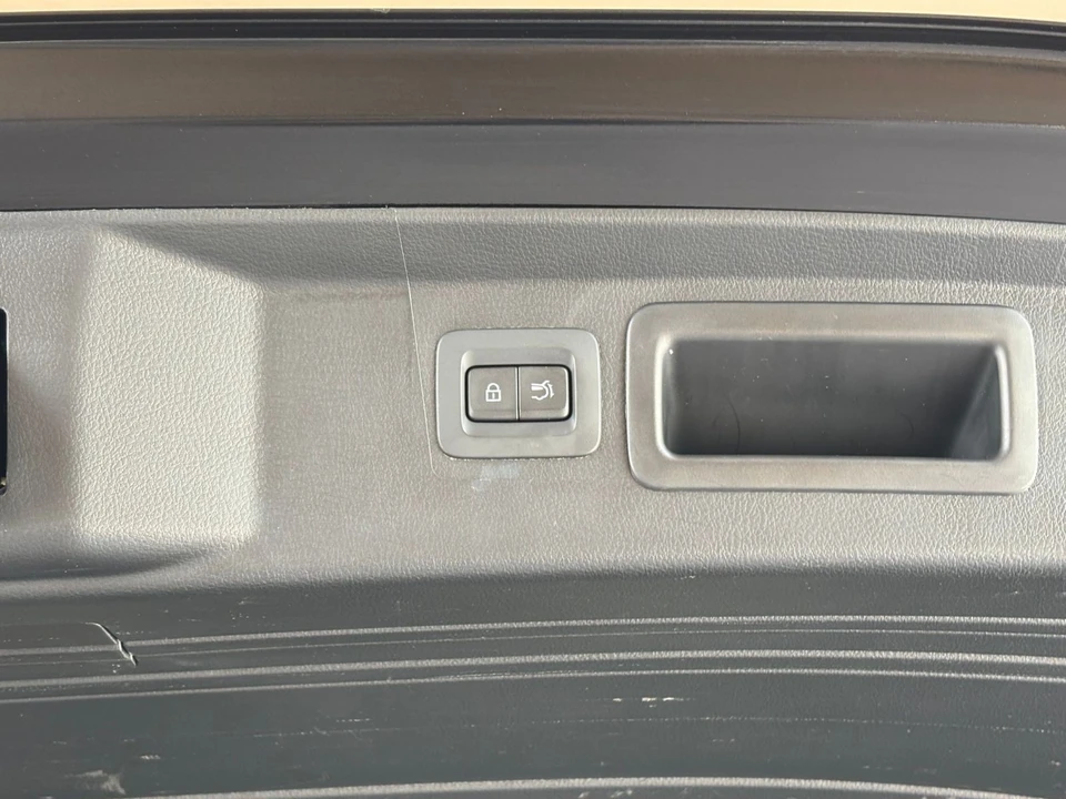 2025 Mazda CX-50 - Image 19 of 31
