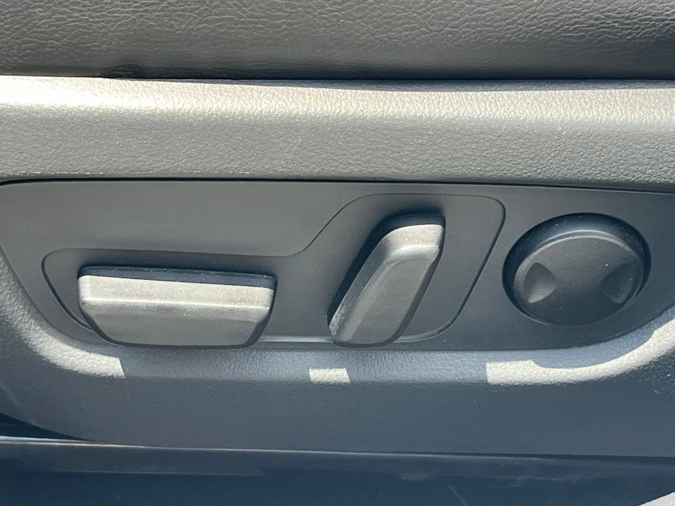 2025 Mazda CX-50 - Image 24 of 31