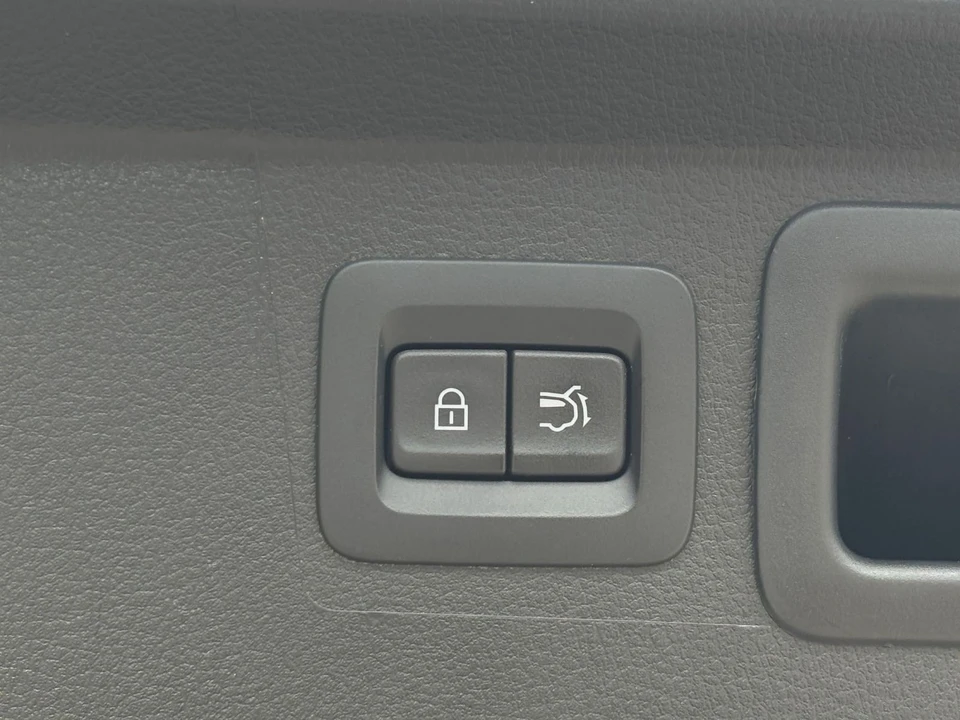 2025 Mazda CX-50 - Image 24 of 31