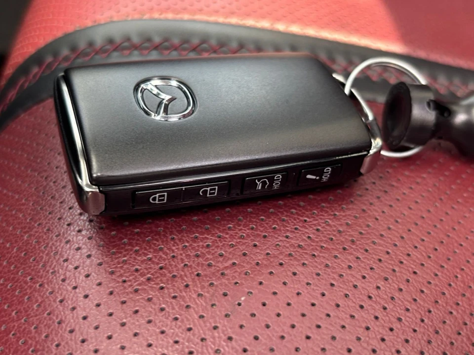 2025 Mazda CX-50 - Image 23 of 31